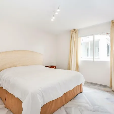 Elviria Heights, Apt. B Apartment