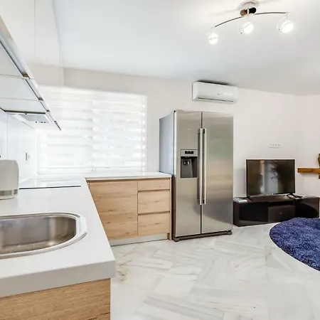 Elviria Heights, Apt. B Apartment *